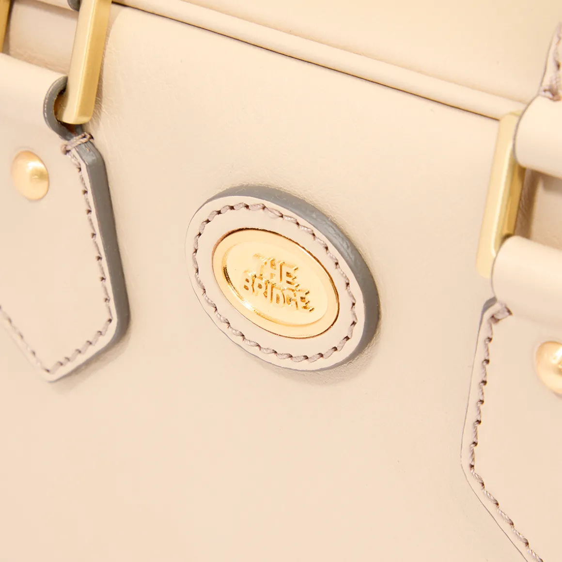 Bauletto in pelle con tracolla removibile