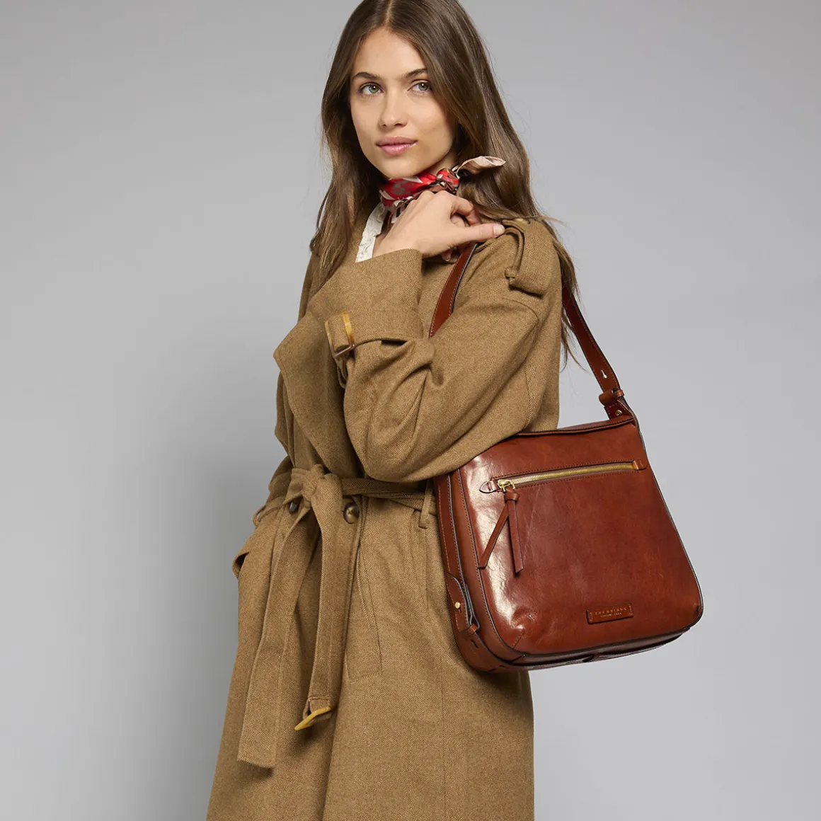 Borsa a spalla in pelle con zip frontale