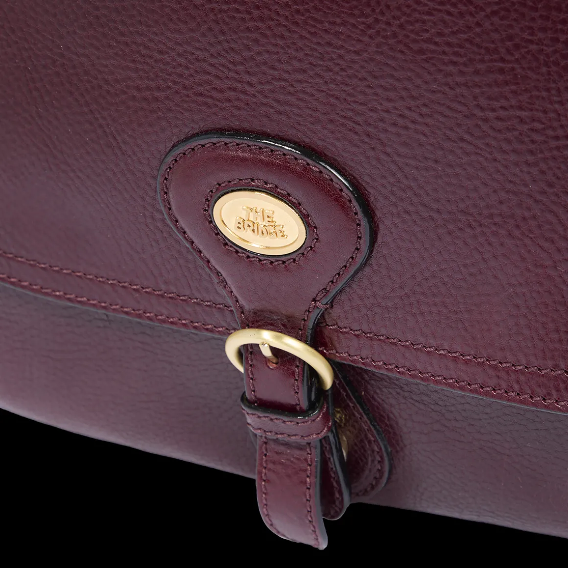 Borsa a spalla in pelle grande con patta frontale