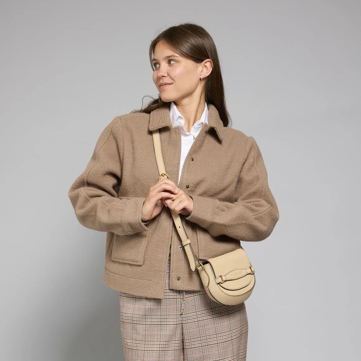 Borsa tracolla in pelle compatta