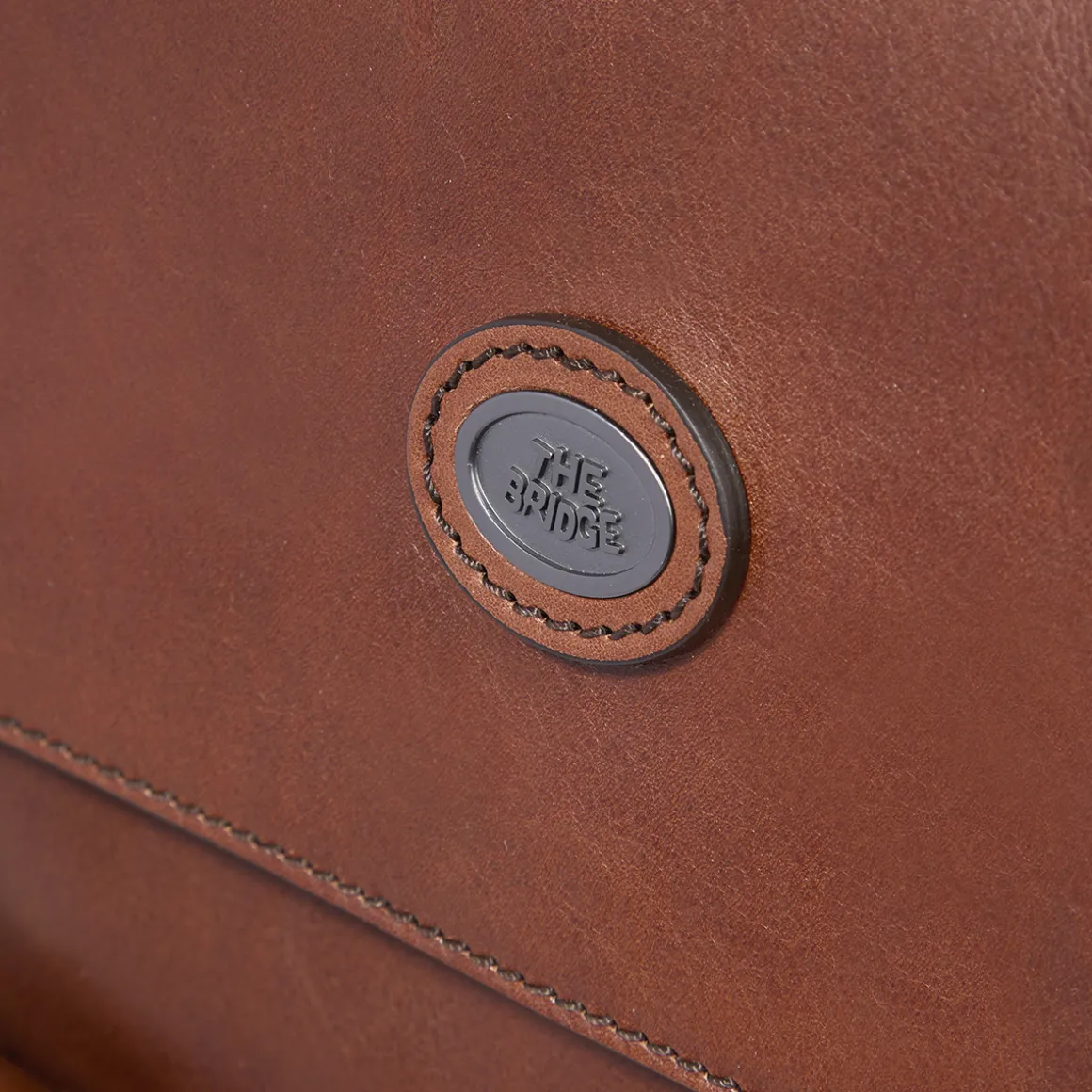 Zaino in pelle uomo con tasche frontali