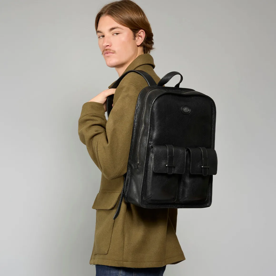 Zaino in pelle uomo una zip e tasche frontali
