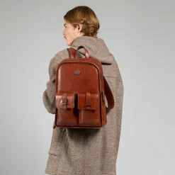 Zaino in pelle uomo una zip e tasche frontali